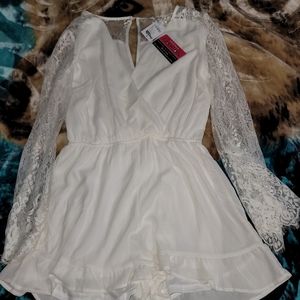 Charlotte Russe,size L colo white romper